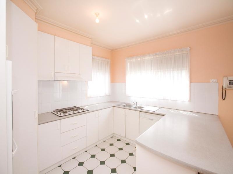 1/18 Barton Street, Surrey Hills image 3