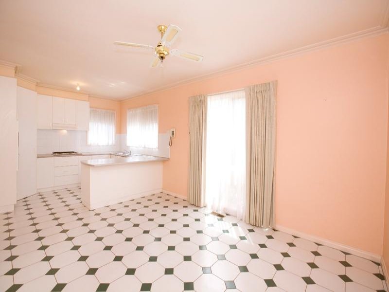 1/18 Barton Street, Surrey Hills image 4