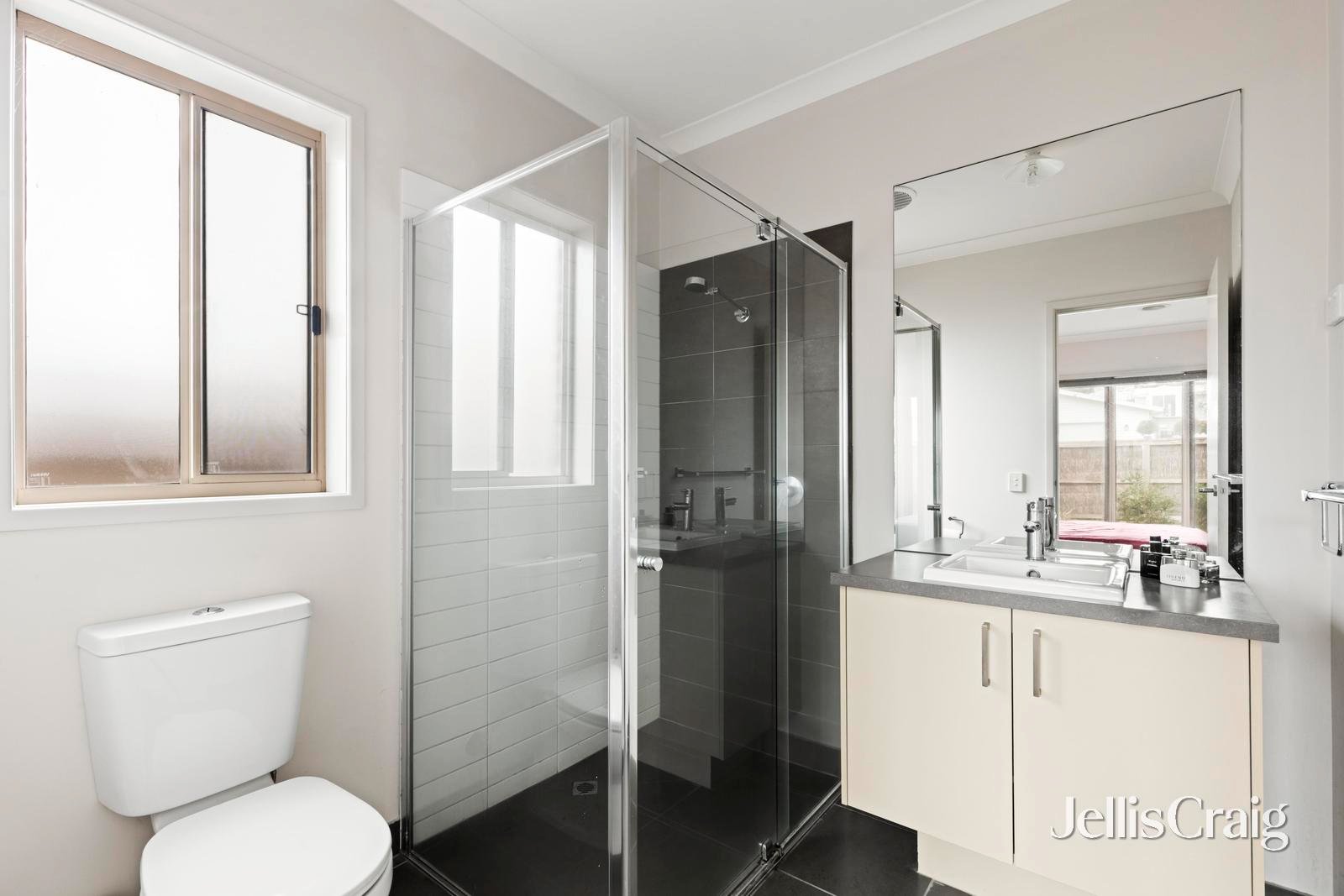 1/18 Bell Street, Ocean&nbsp;Grove image 5