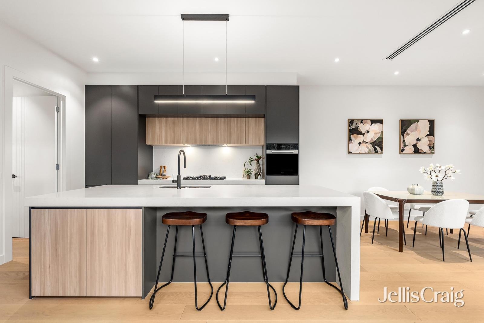 1/18 Broughton Road, Surrey&nbsp;Hills image 5
