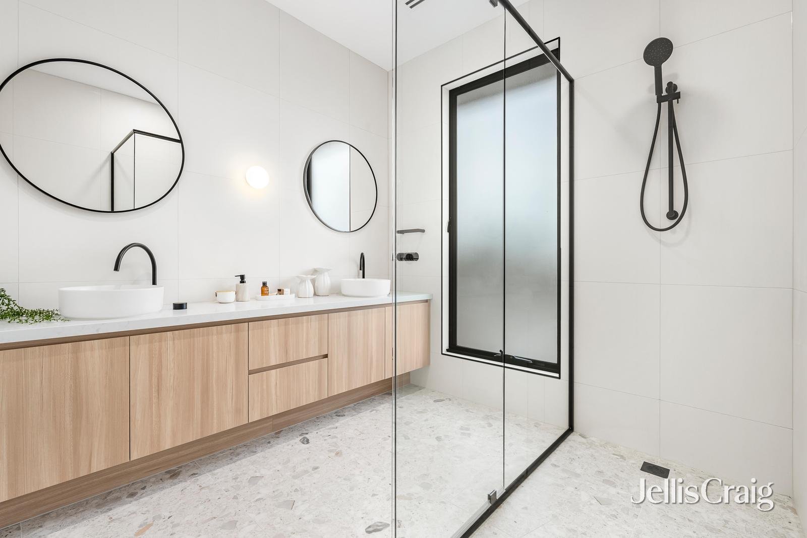 1/18 Broughton Road, Surrey&nbsp;Hills image 9