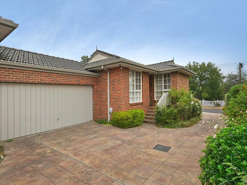 1/18 Dickens Street, Glen Iris image 2