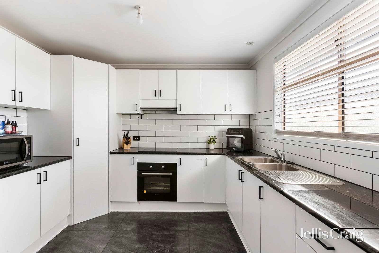118 Duffy Street, Epping image 2