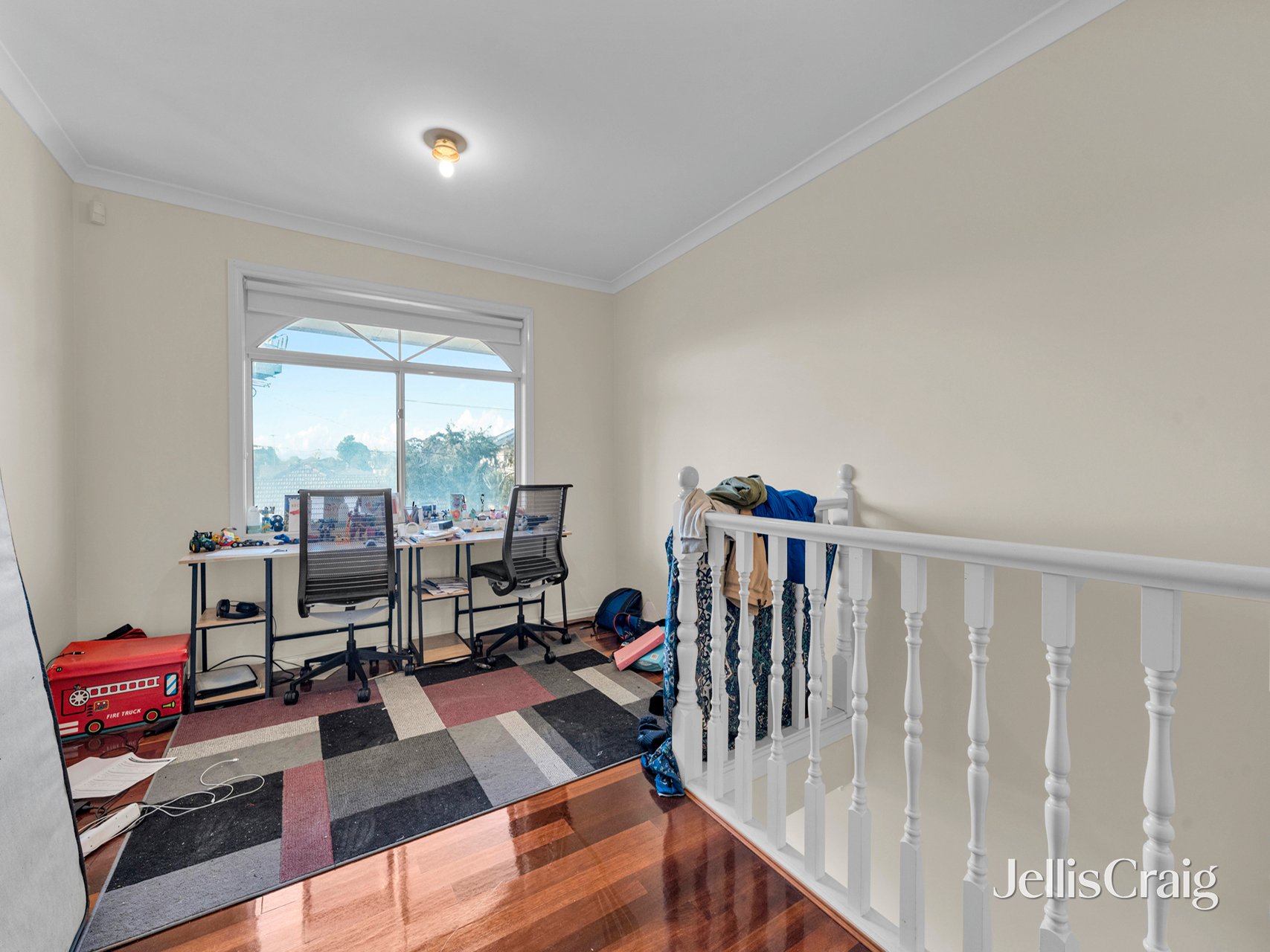 1/18 Garrisson Drive, Glen Waverley image 2