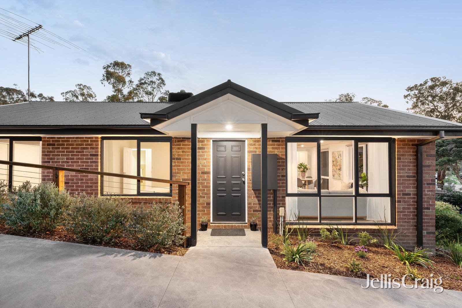 1/18 Helene Street, Eltham image 1
