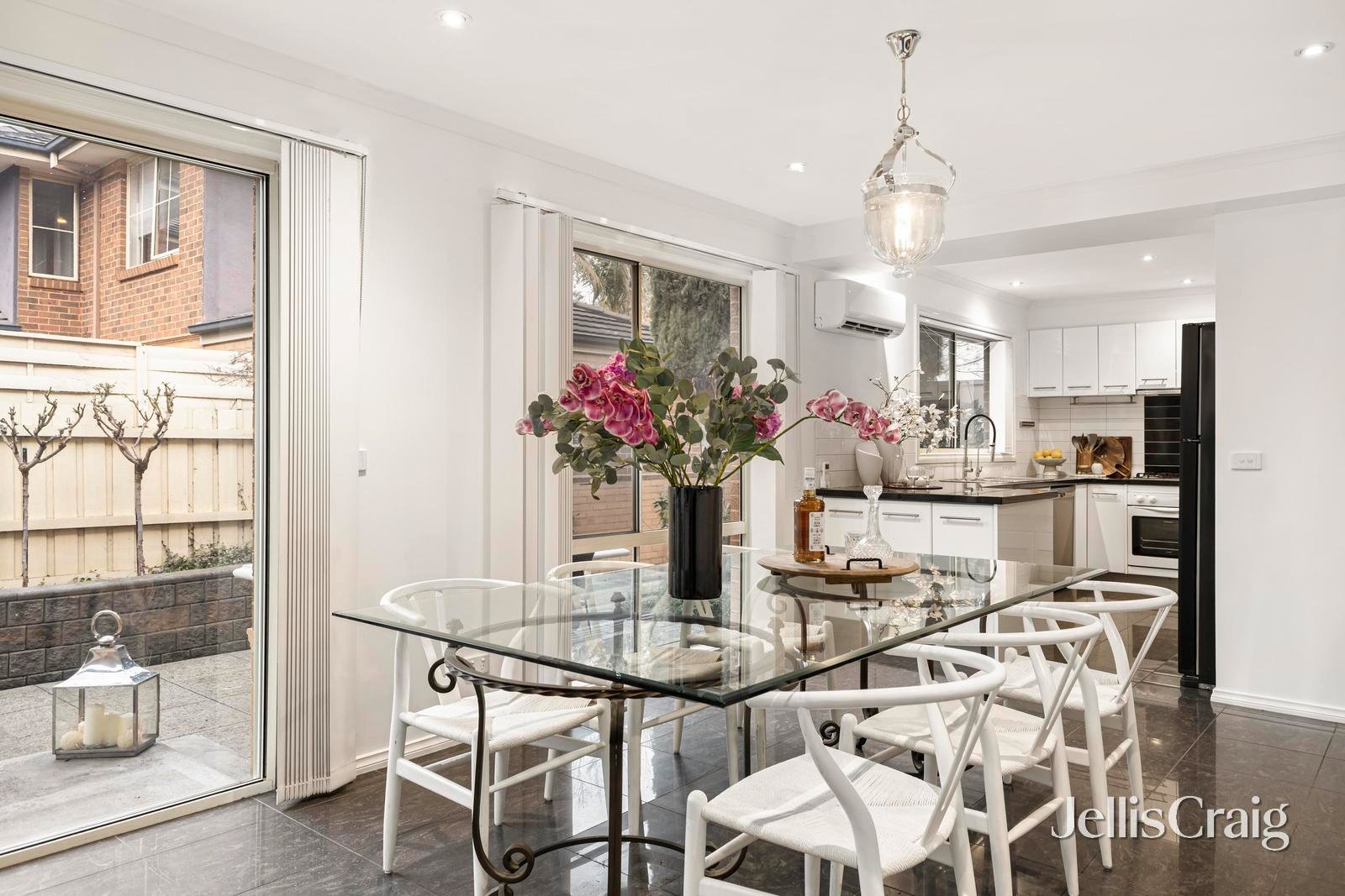 1/18 James Road, Croydon image 4