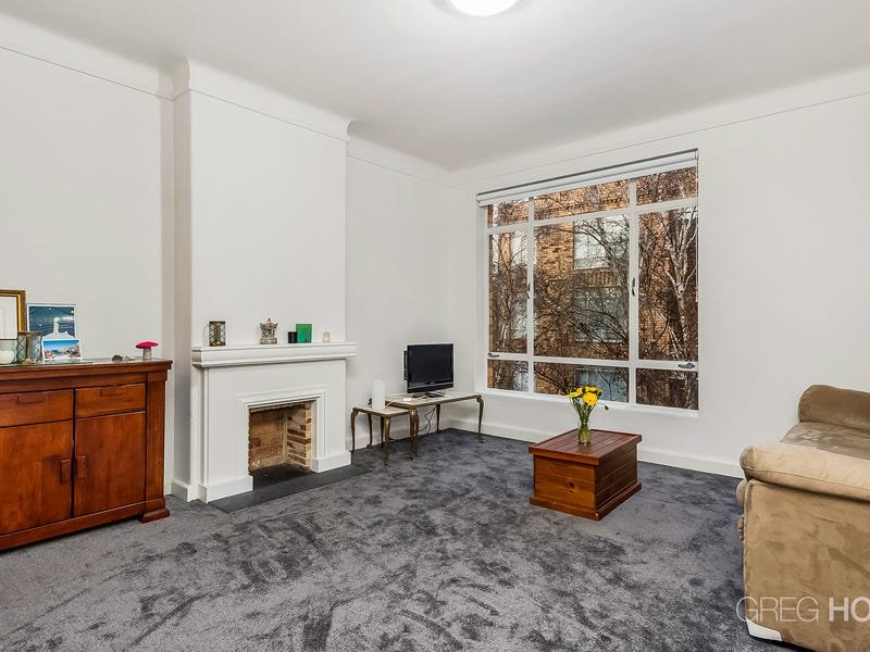 11/8 Louise Street, Melbourne image 2