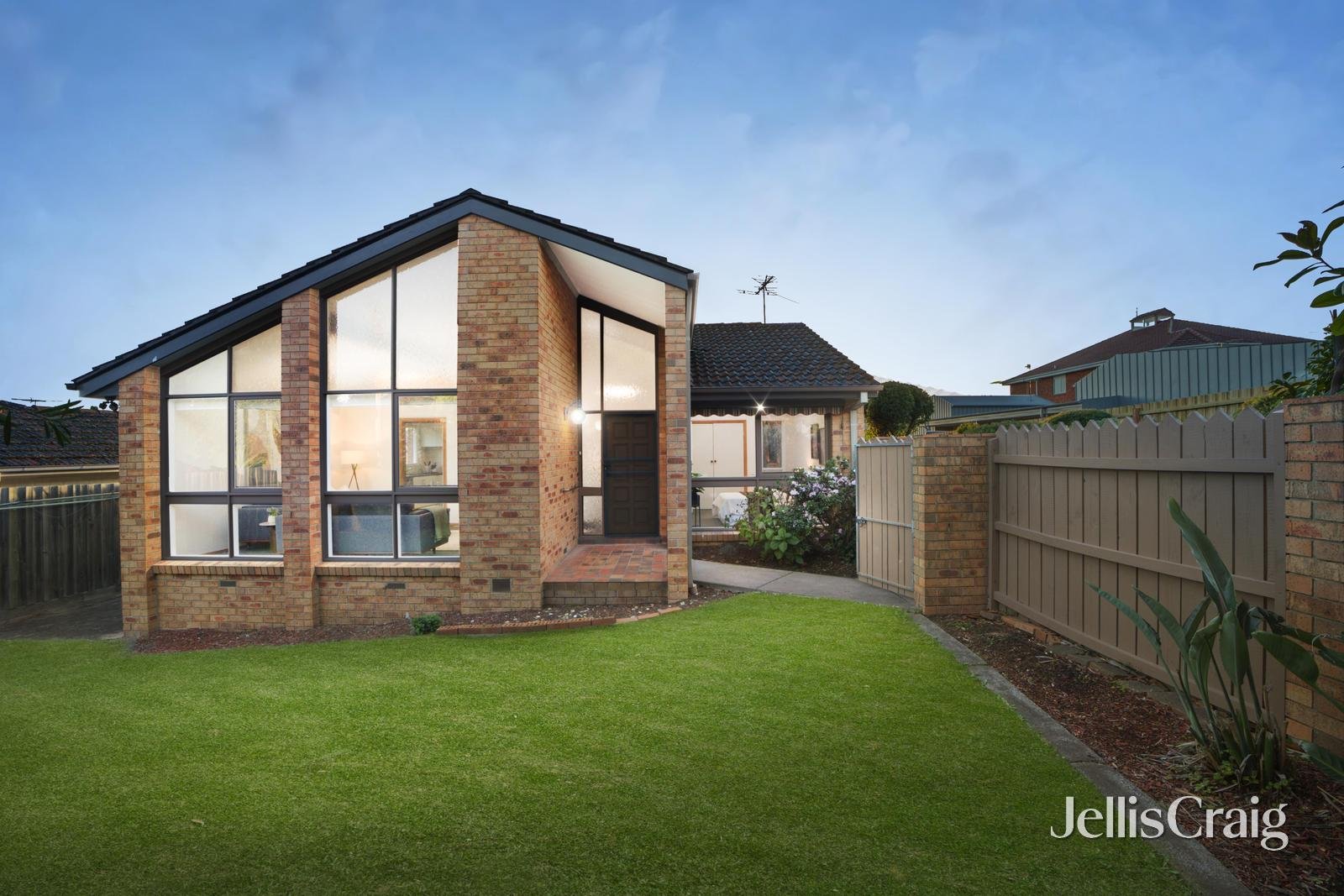 1/18 May Street, Doncaster&nbsp;East image 1