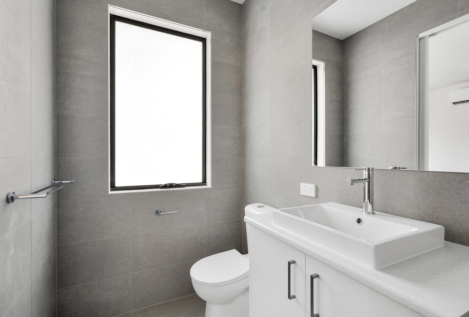 1/18 Mines Road, Ringwood image 3