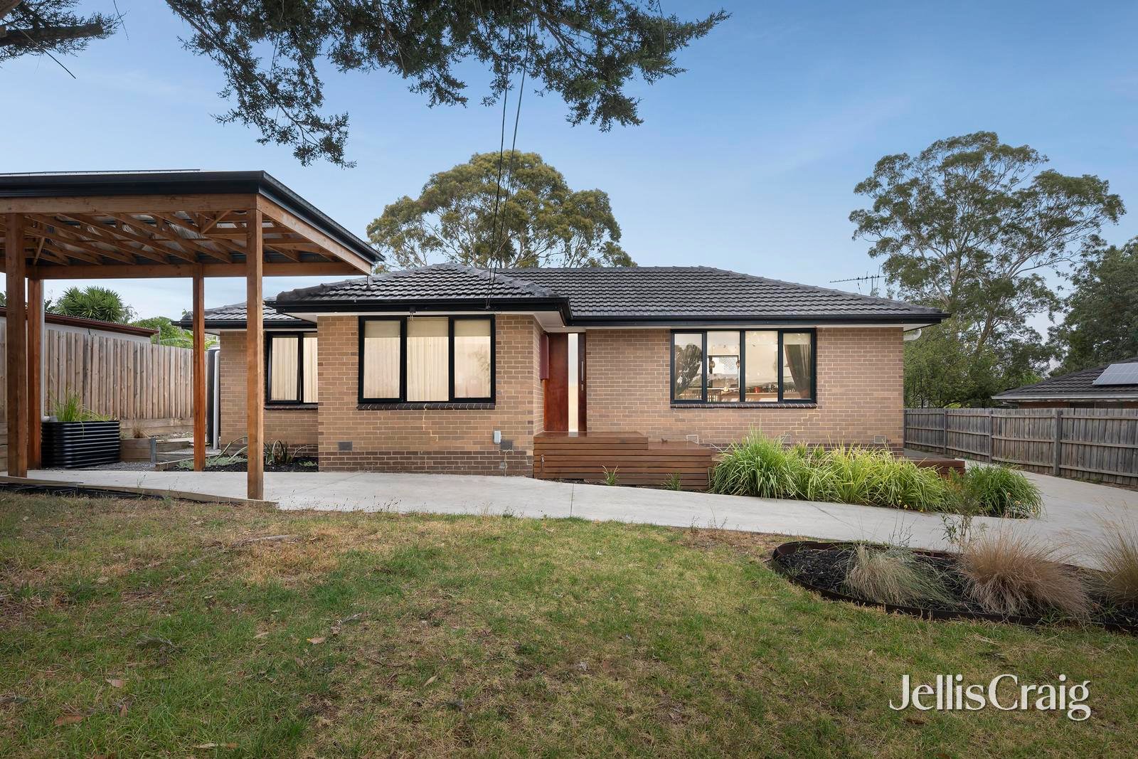 1/18 Nolan Avenue, Mooroolbark image 1
