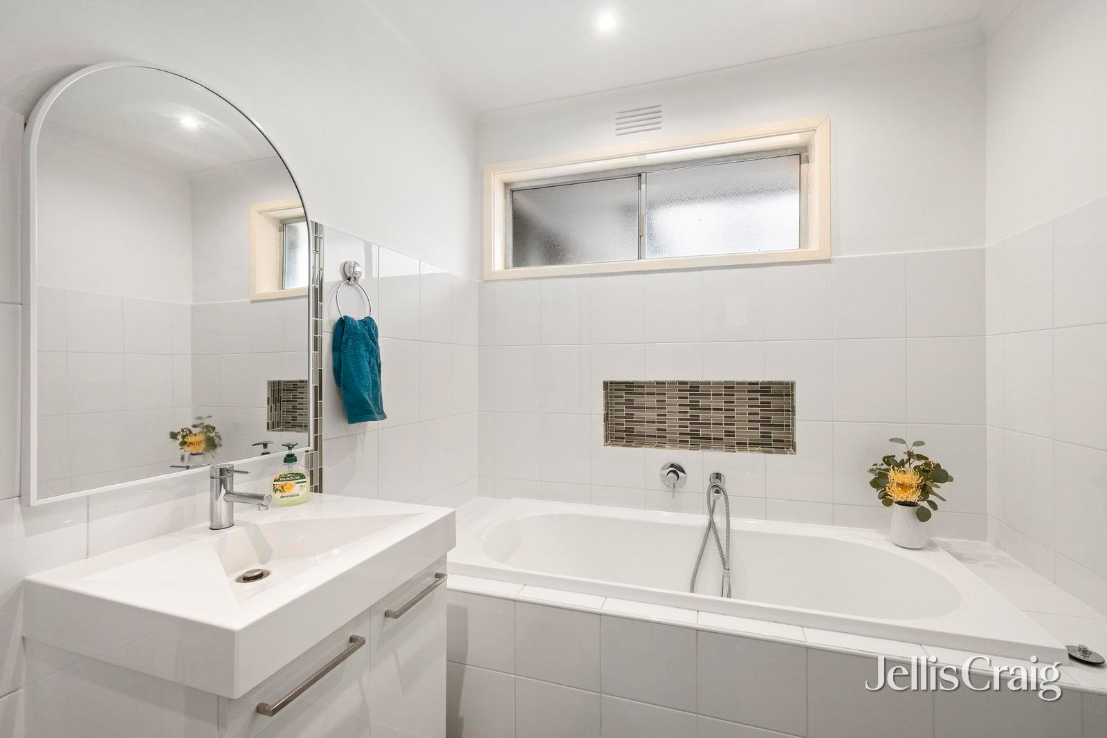 1/18 Nolan Avenue, Mooroolbark image 9