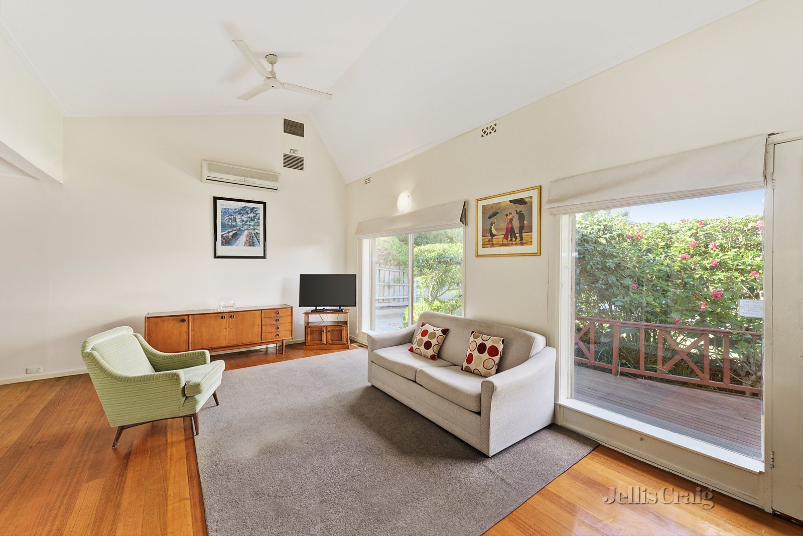 1/18 Peace Street, Glen Iris image 2