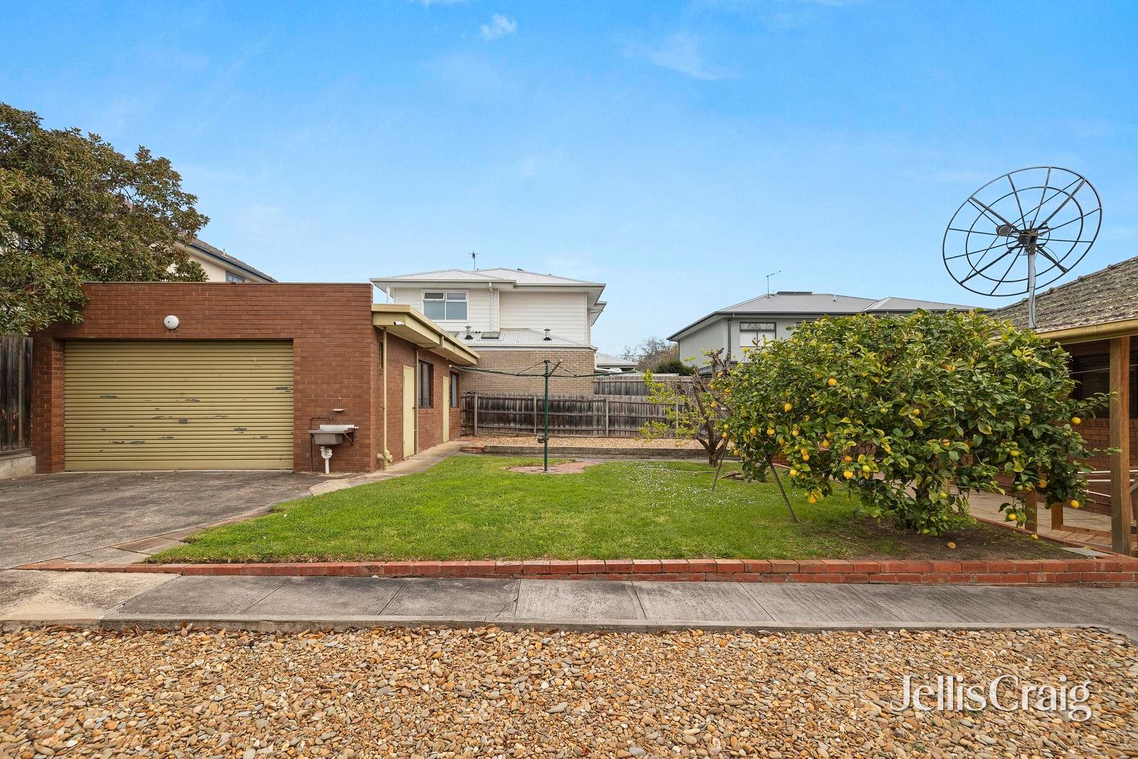 118 Windsor Crescent, Surrey Hills image 5