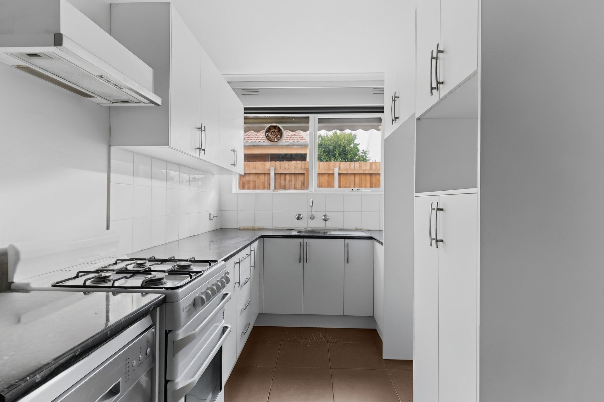 11/82 Coorigil Road, Carnegie image 1