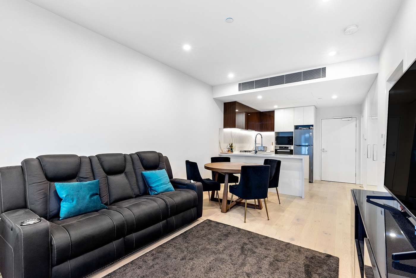 118/210 Reynolds Road, Doncaster East image 2