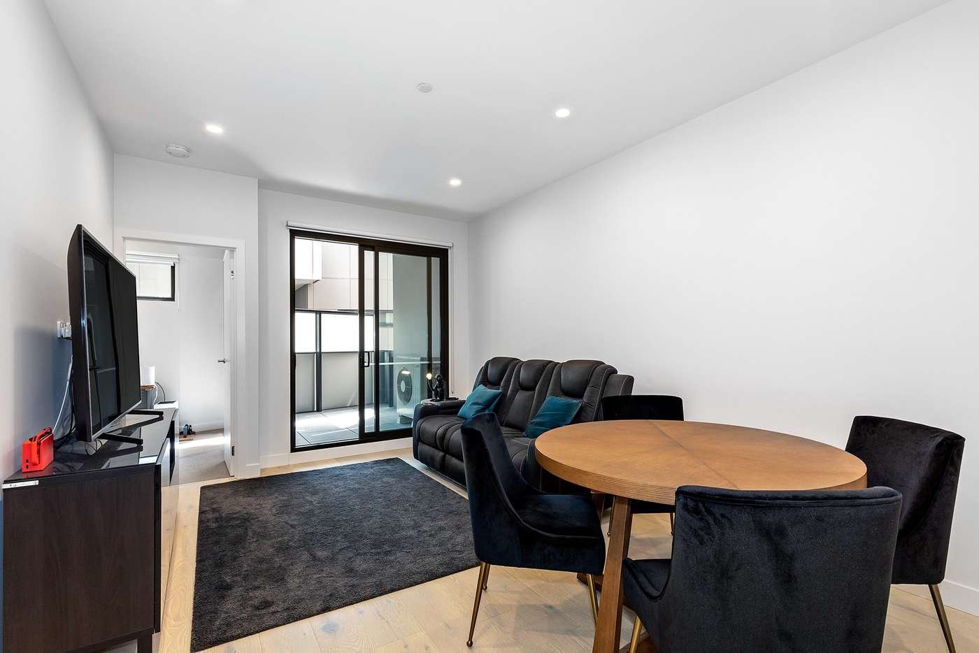 118/210 Reynolds Road, Doncaster East image 3