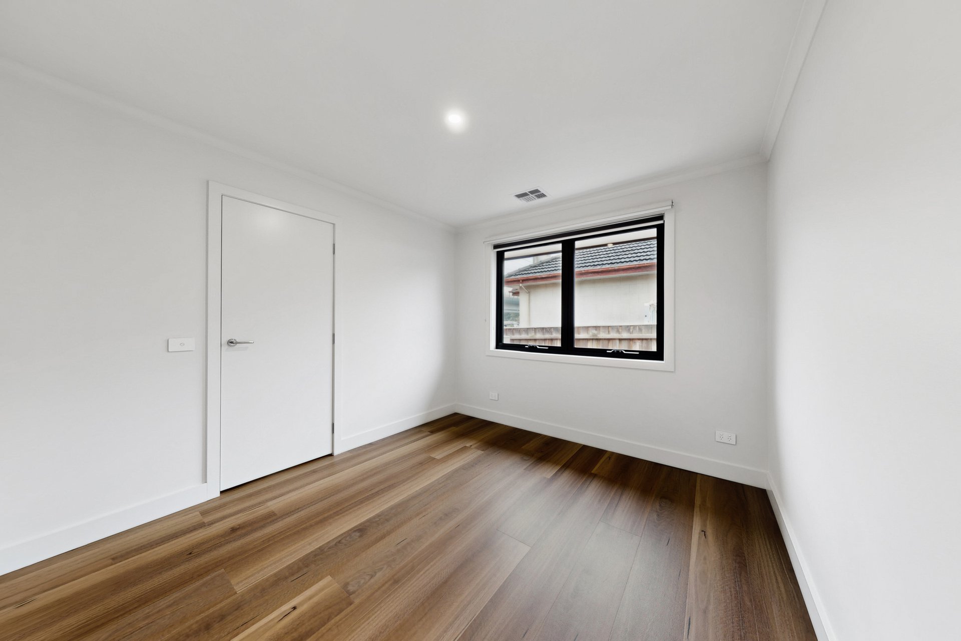 1/183 Carinish Road, Clayton image 10