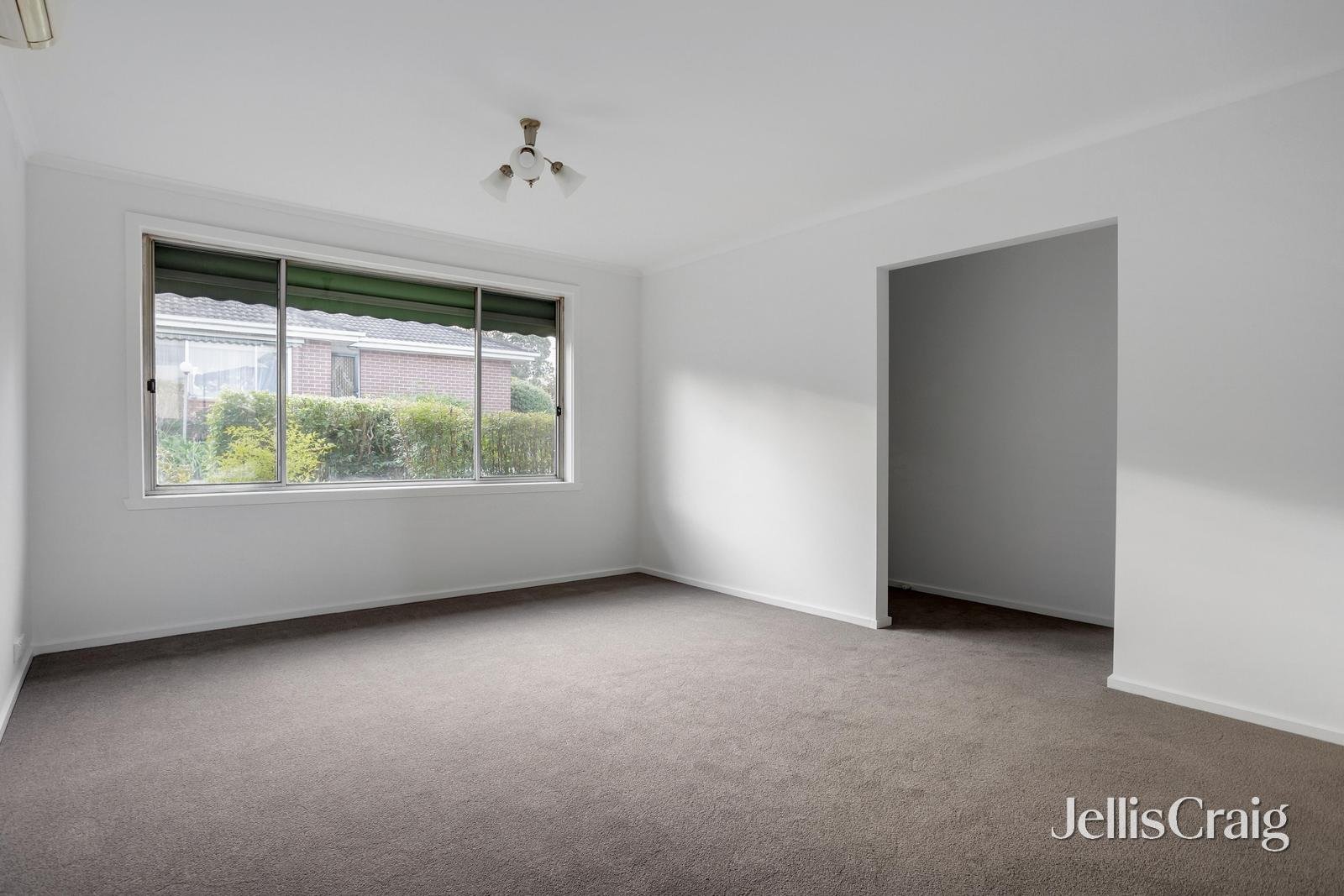 1/185 Grimshaw Street, Greensborough image 2