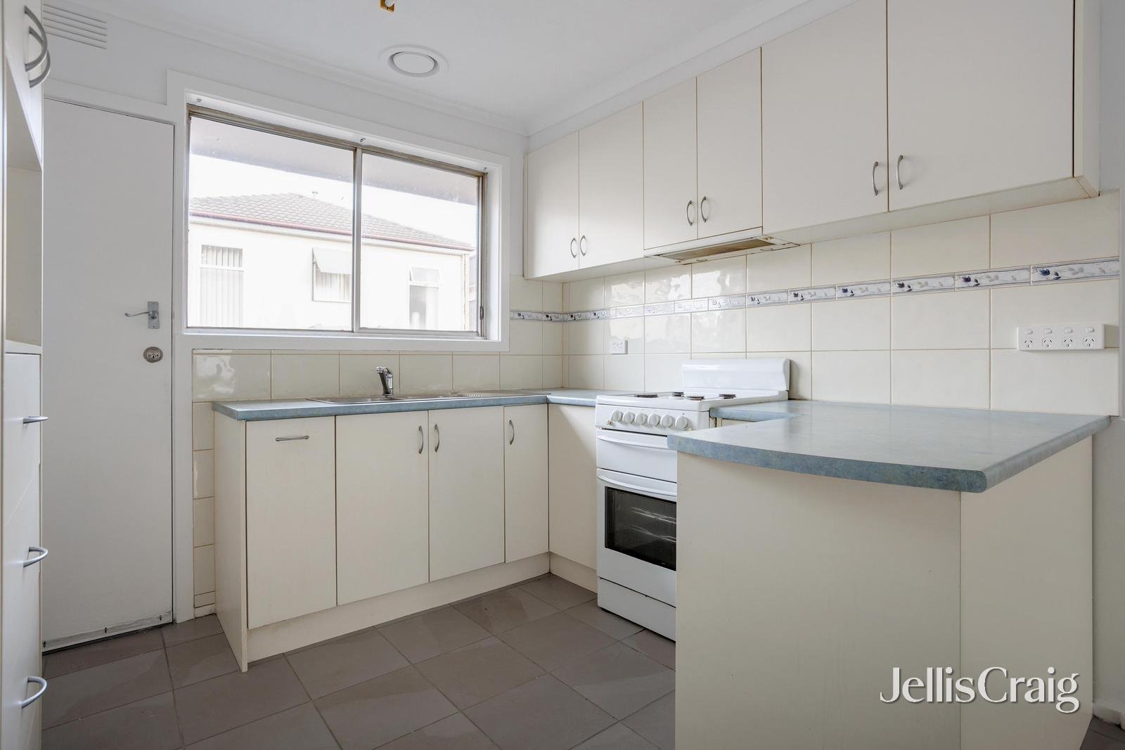 1/185 Grimshaw Street, Greensborough image 4