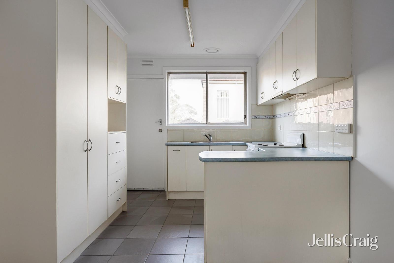 1/185 Grimshaw Street, Greensborough image 5