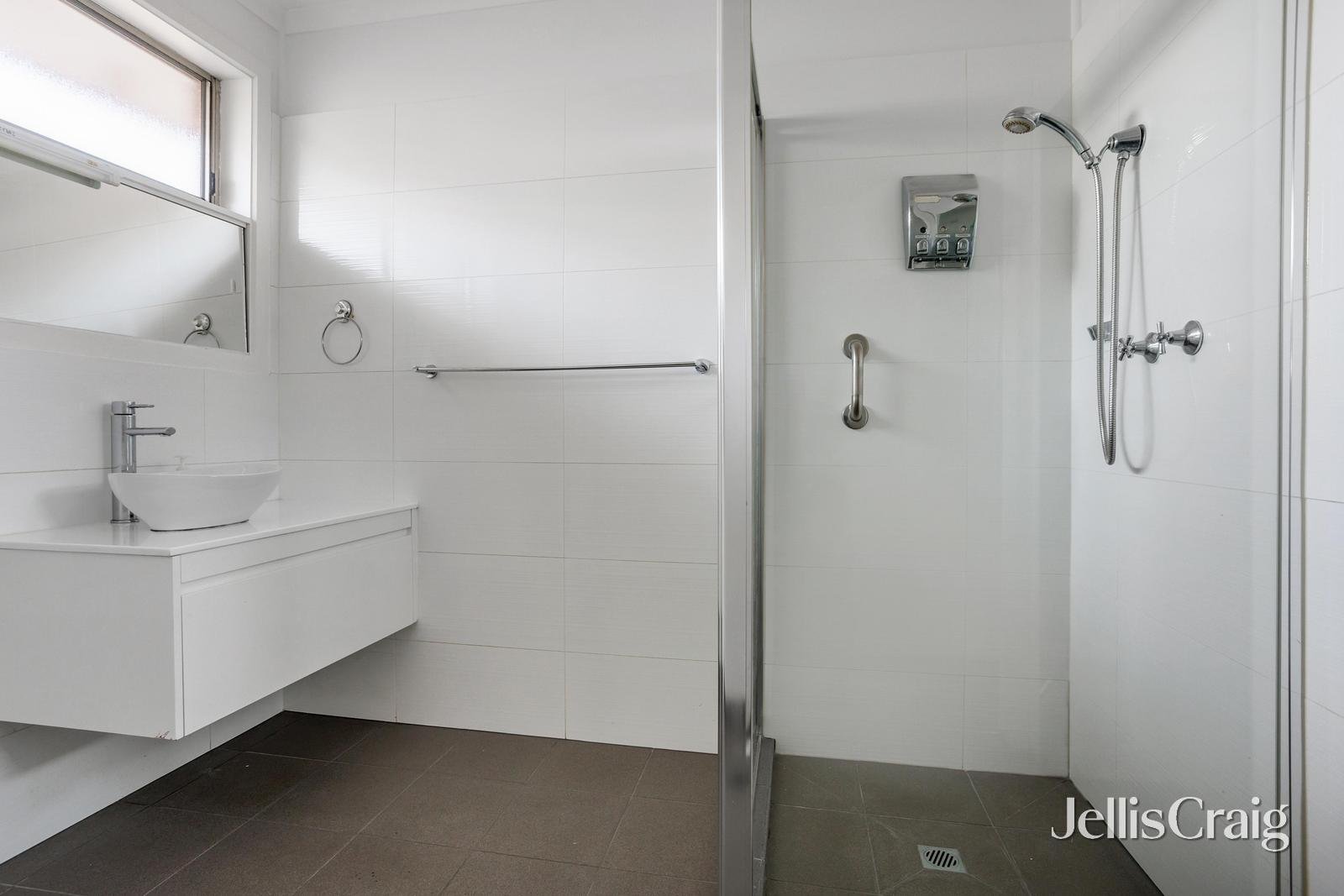 1/185 Grimshaw Street, Greensborough image 8