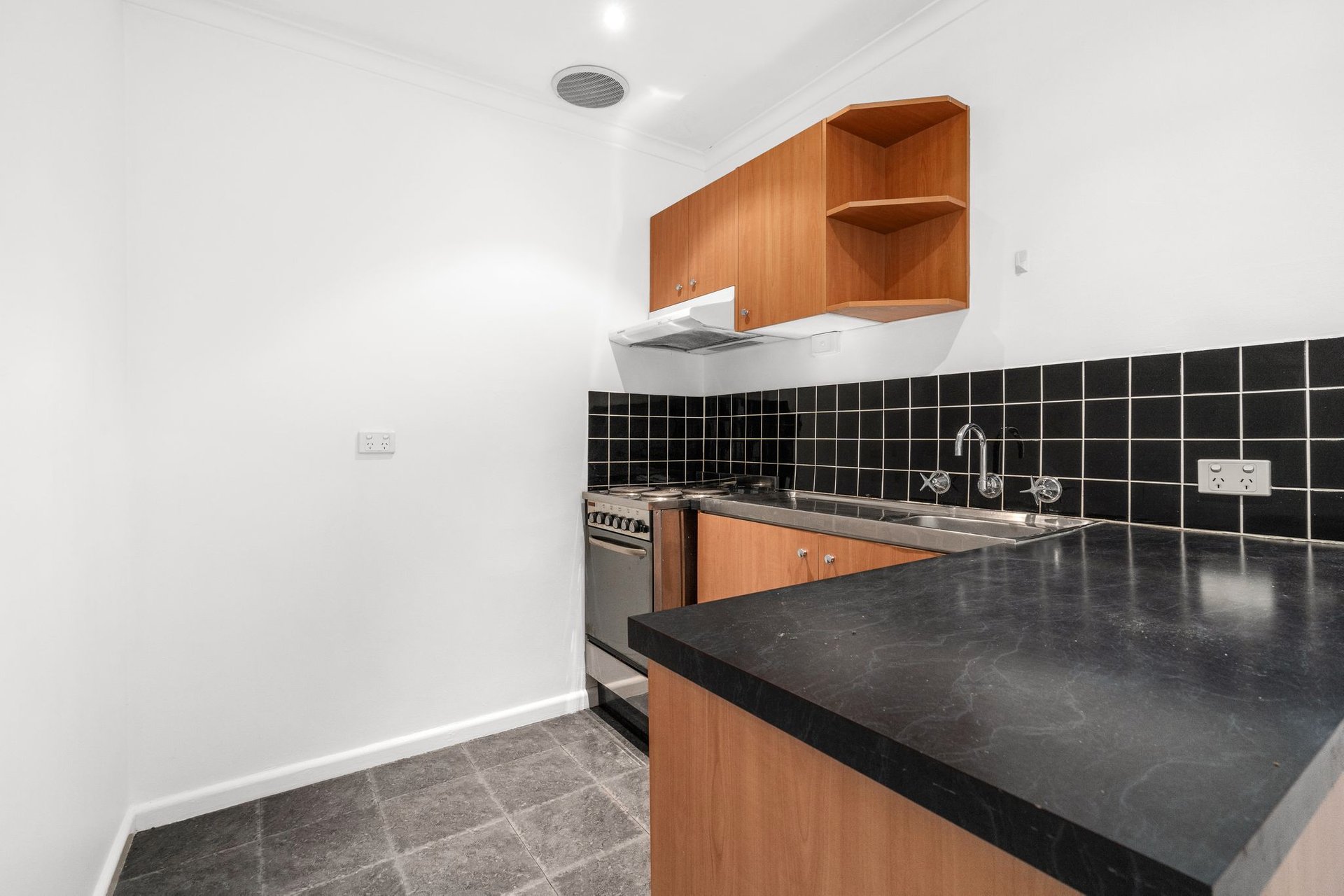 11/87 Ross Street, Port Melbourne image 3