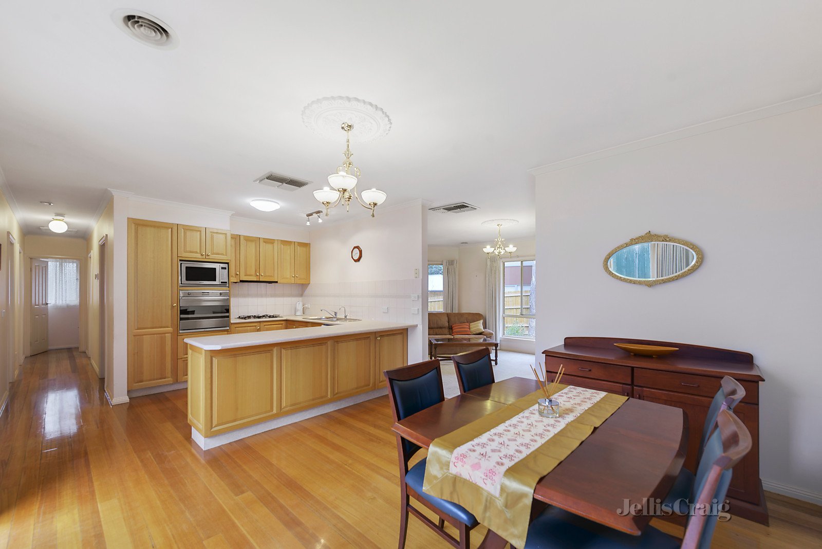 1/187 St Helena Road, Greensborough image 3