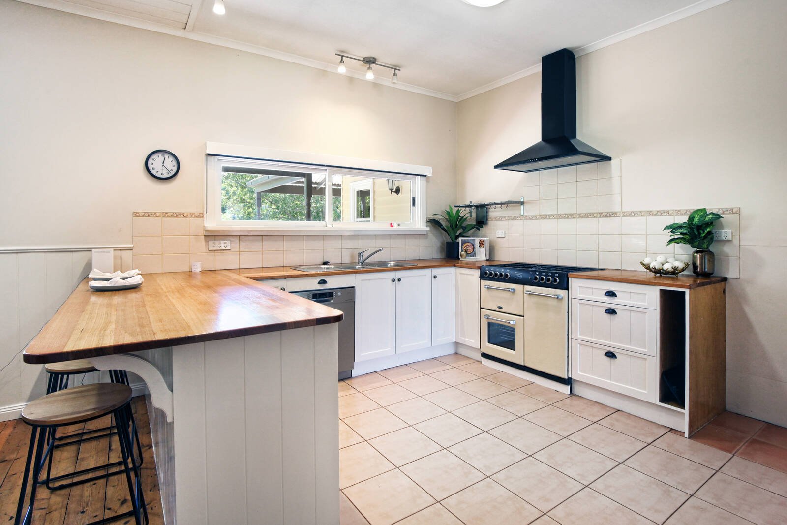 Property Gallery Thumbnail 7