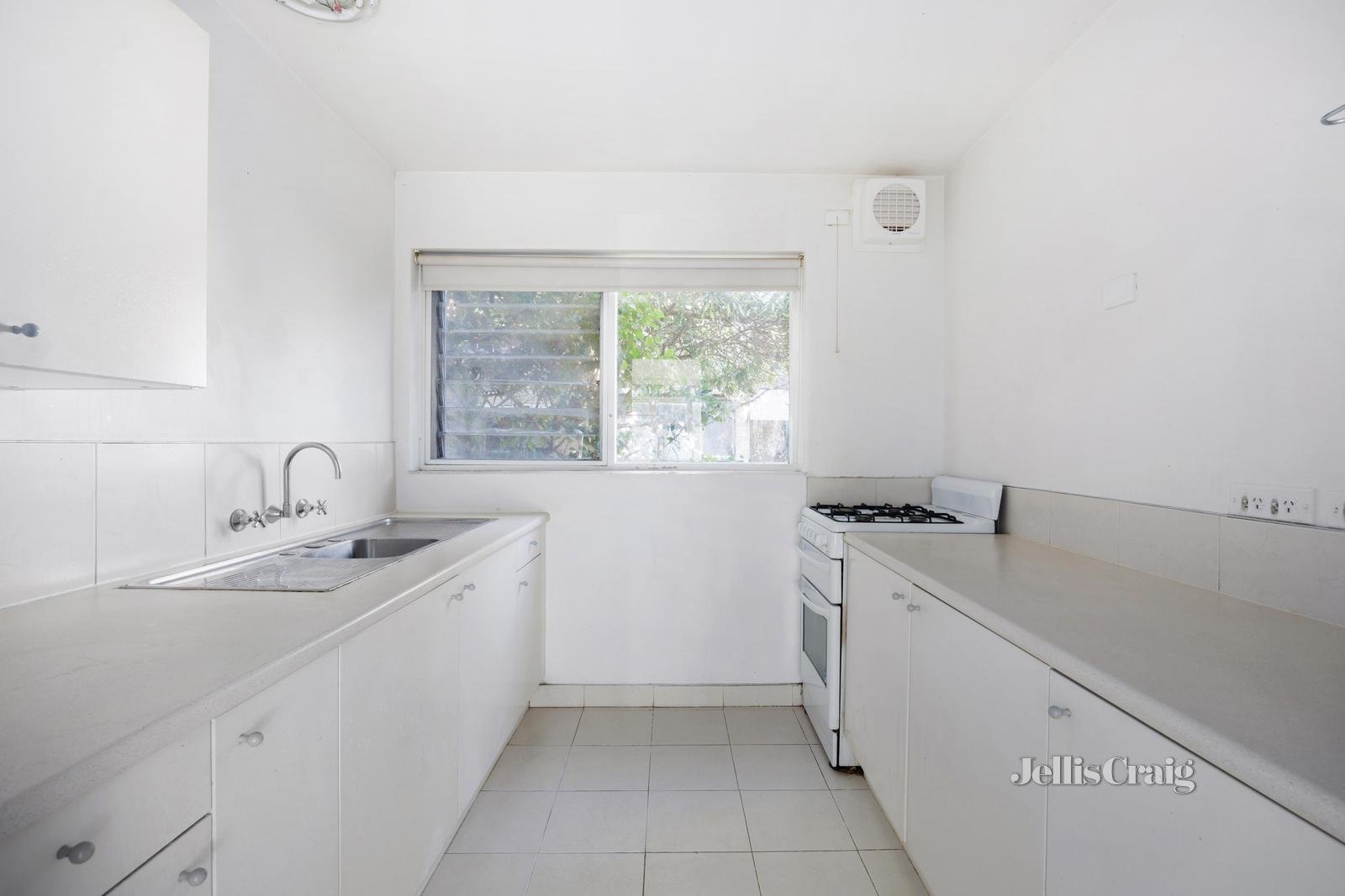 11/894 Burke Road, Canterbury image 3