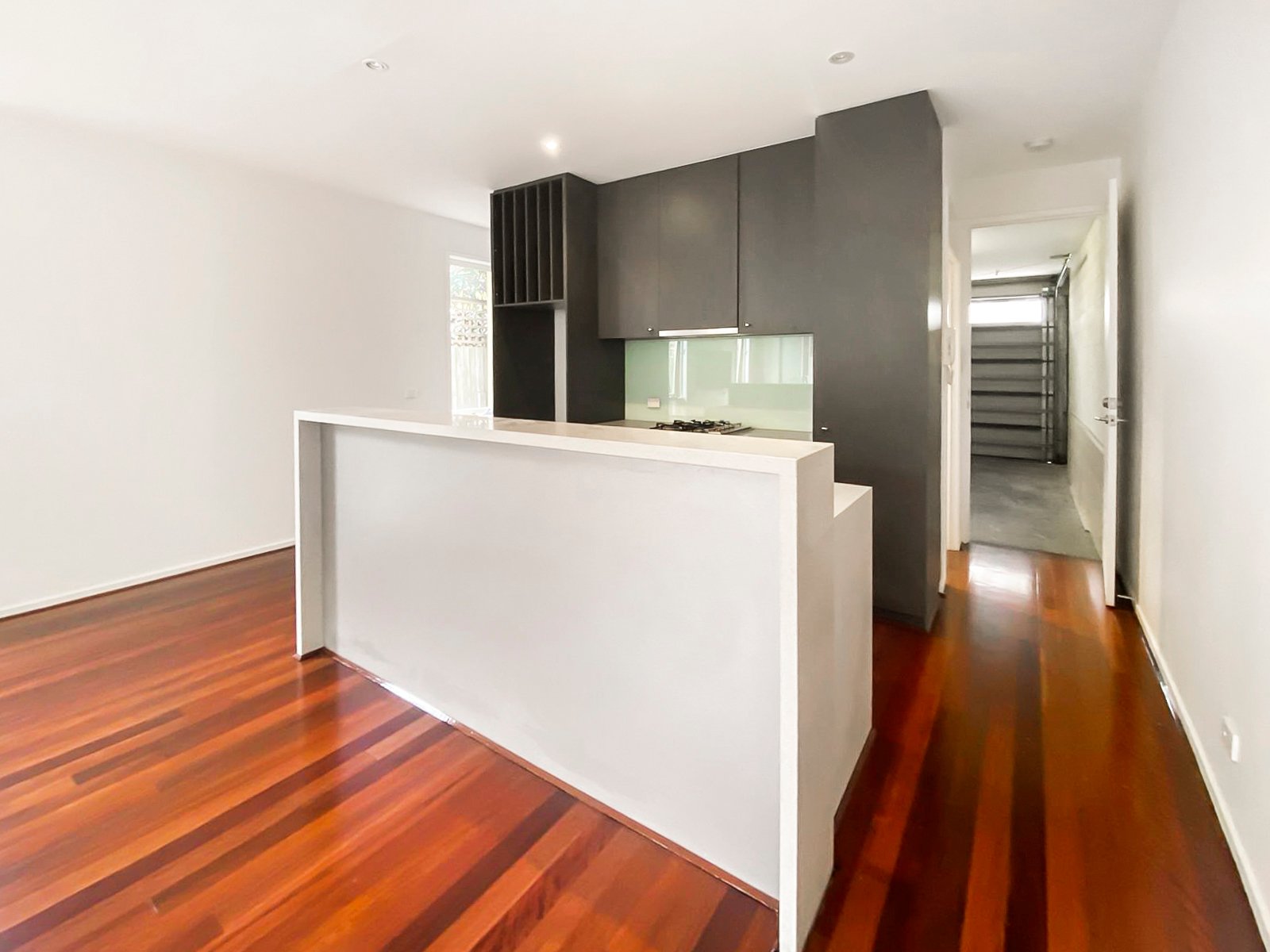 1/18a Broadway, Elwood image 2