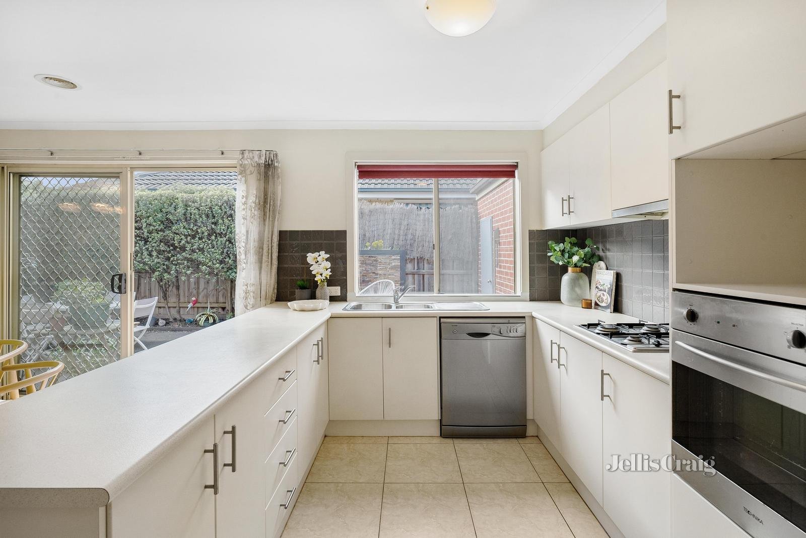 1/19-21 Kershaw Street, Bentleigh East image 3