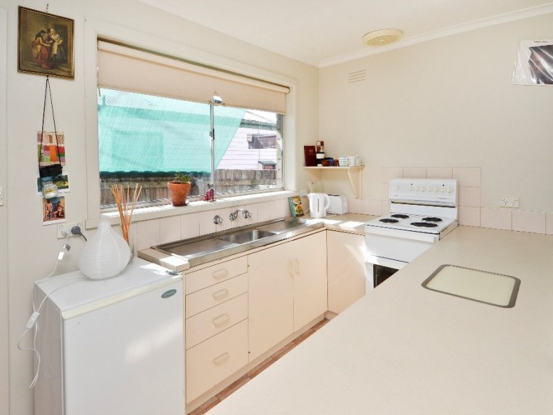 1/19 Candover Street, Geelong West image 2