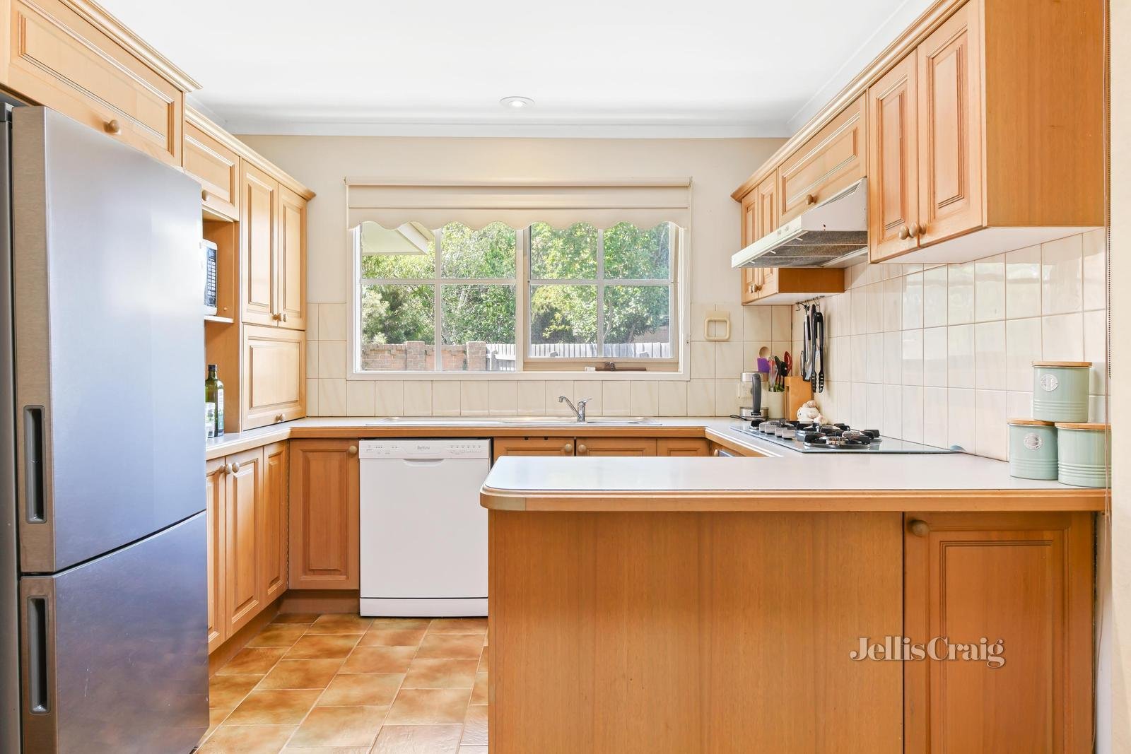 1/19 Crocus Crescent, Glen Waverley image 2