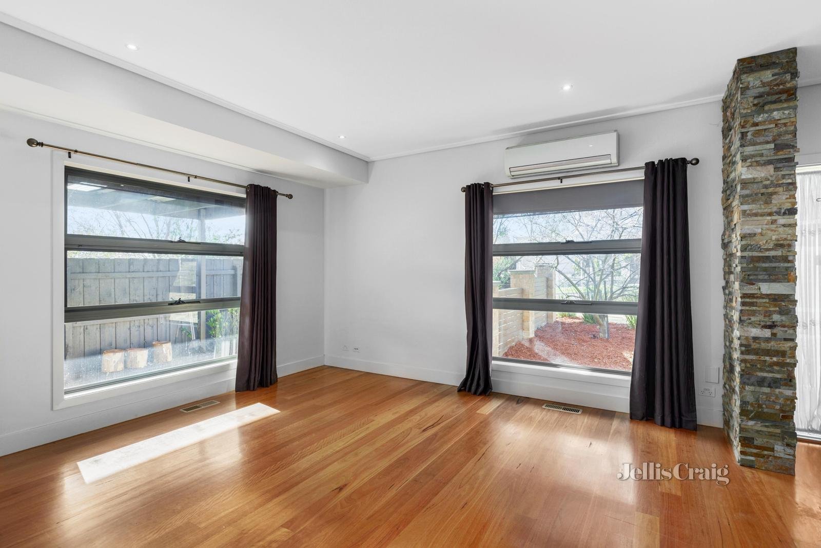 1/19 Farquharson Street, Mount Waverley image 2