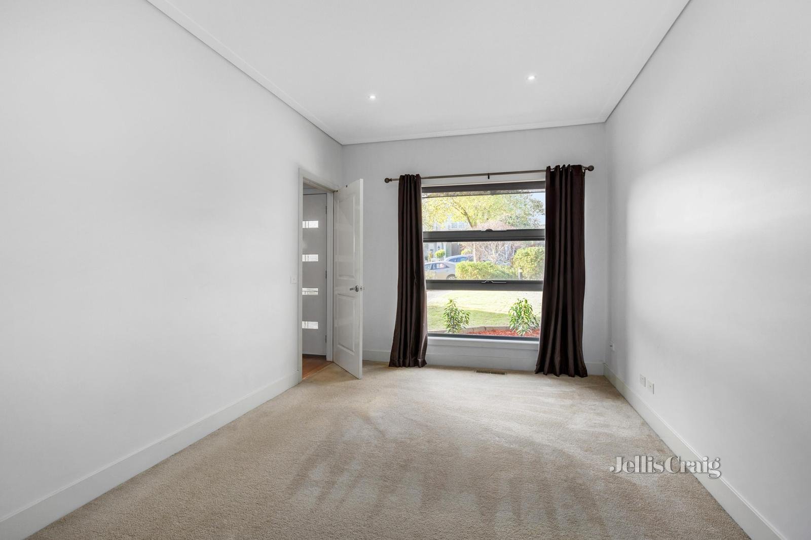 1/19 Farquharson Street, Mount Waverley image 5