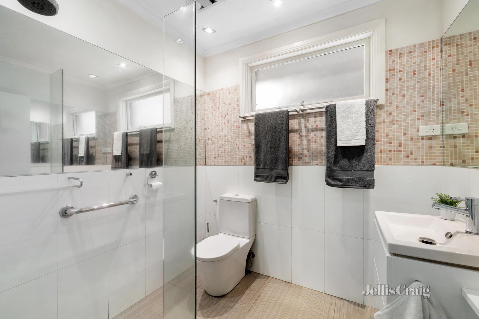 1/19 Glen Street, Hawthorn image 7