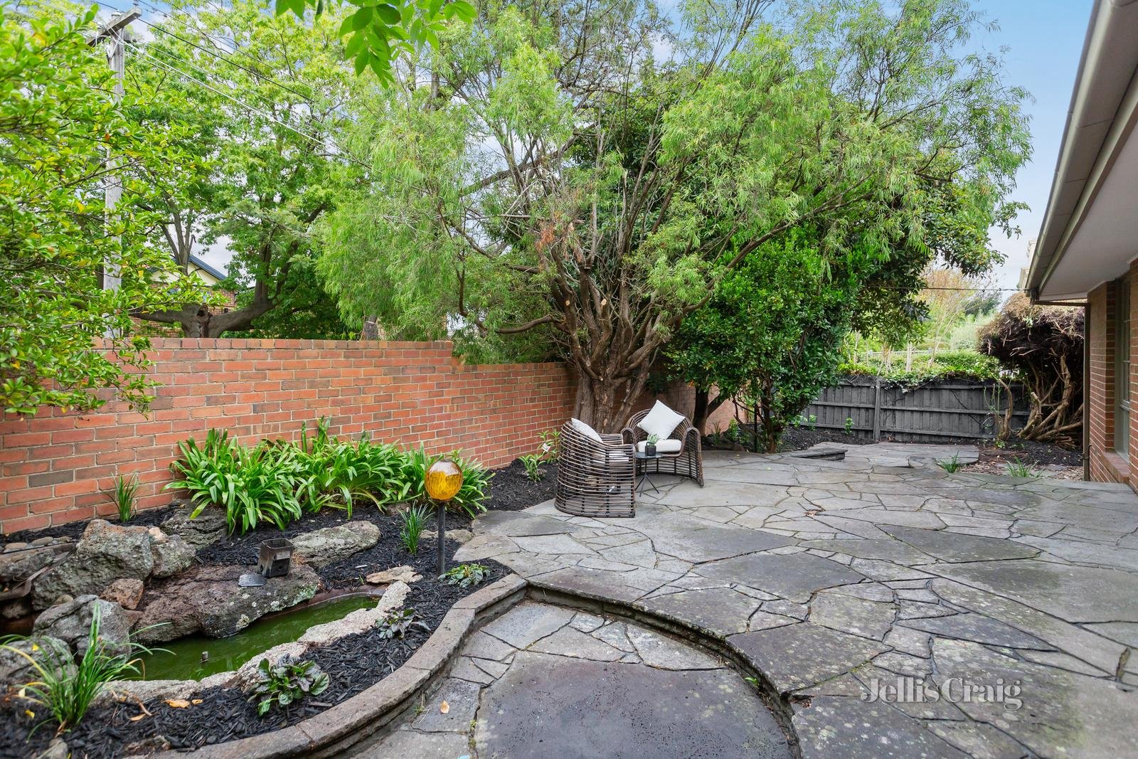 1/19 Grosvenor Parade, Balwyn image 2