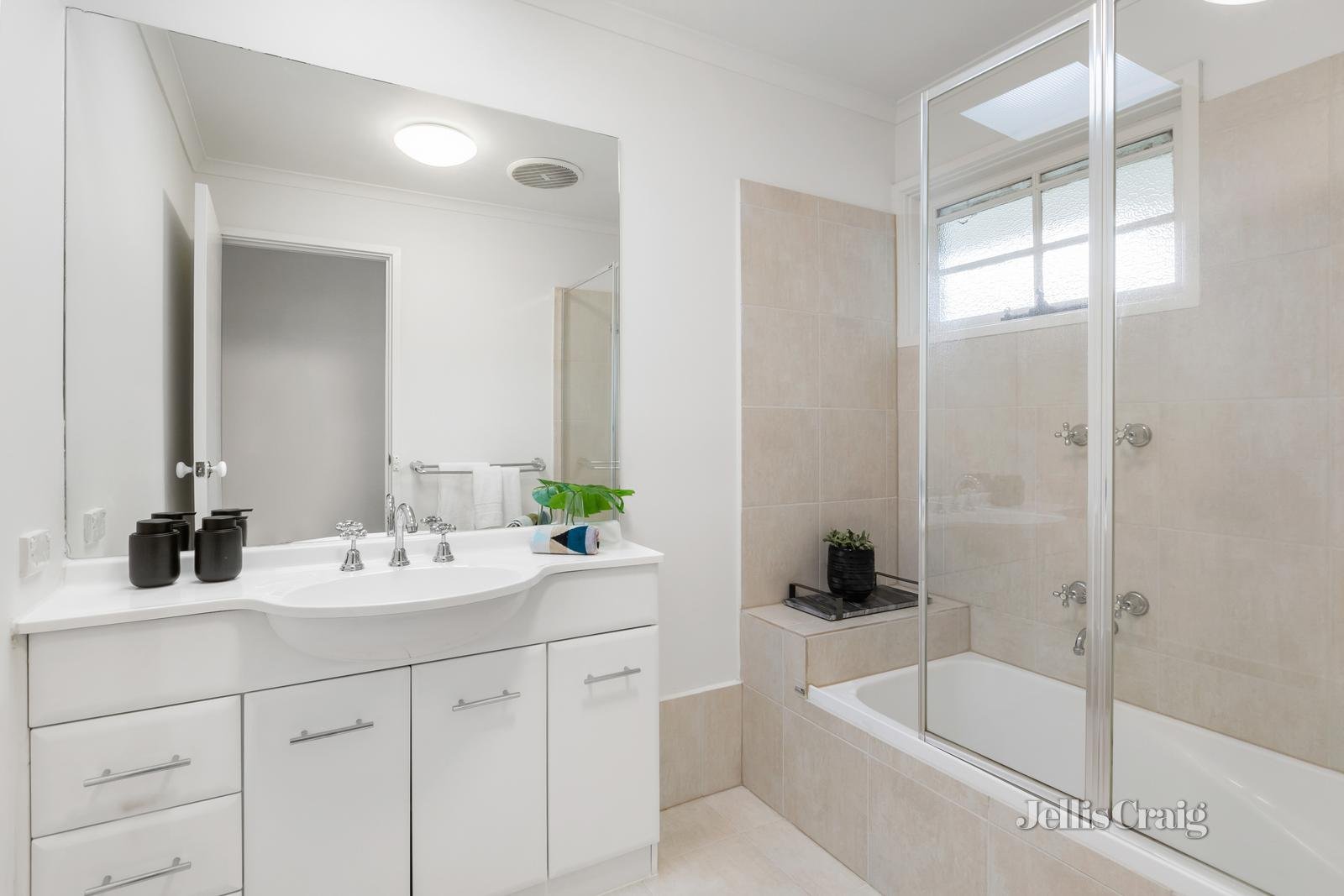 1/19 Grosvenor Parade, Balwyn image 11