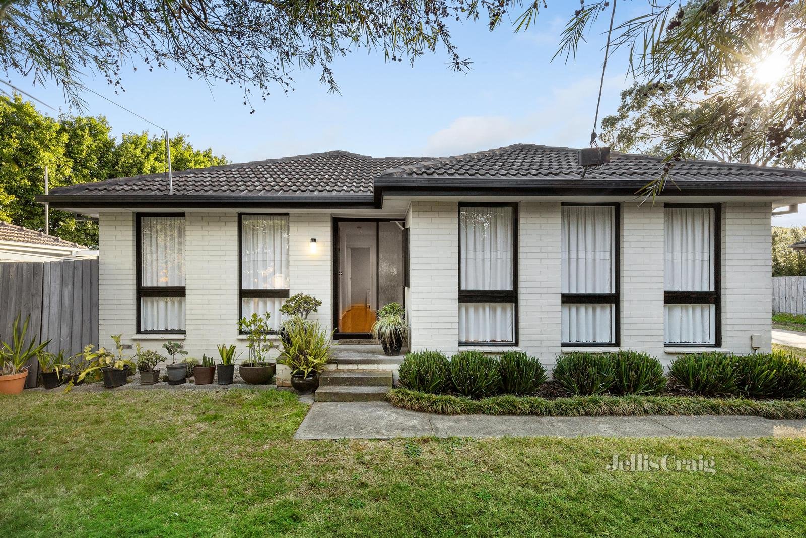 1/19 Janice Road, Glen Waverley image 1