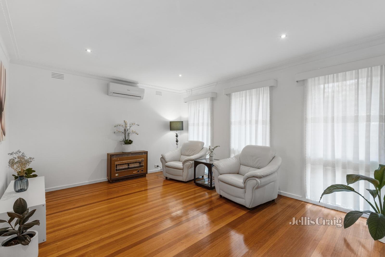 1/19 Janice Road, Glen Waverley image 2