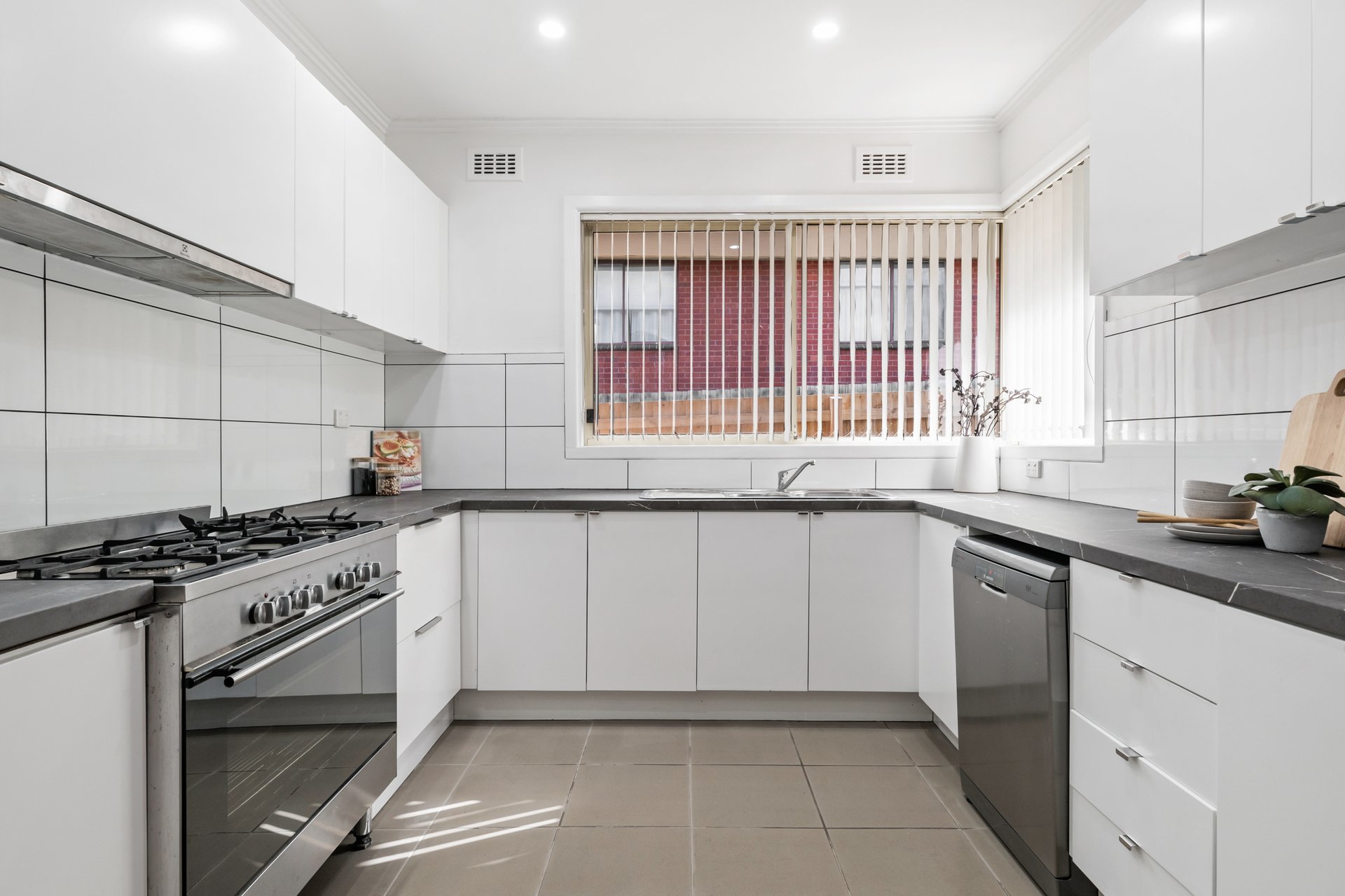 1/19 Kitchener Road, Croydon image 4