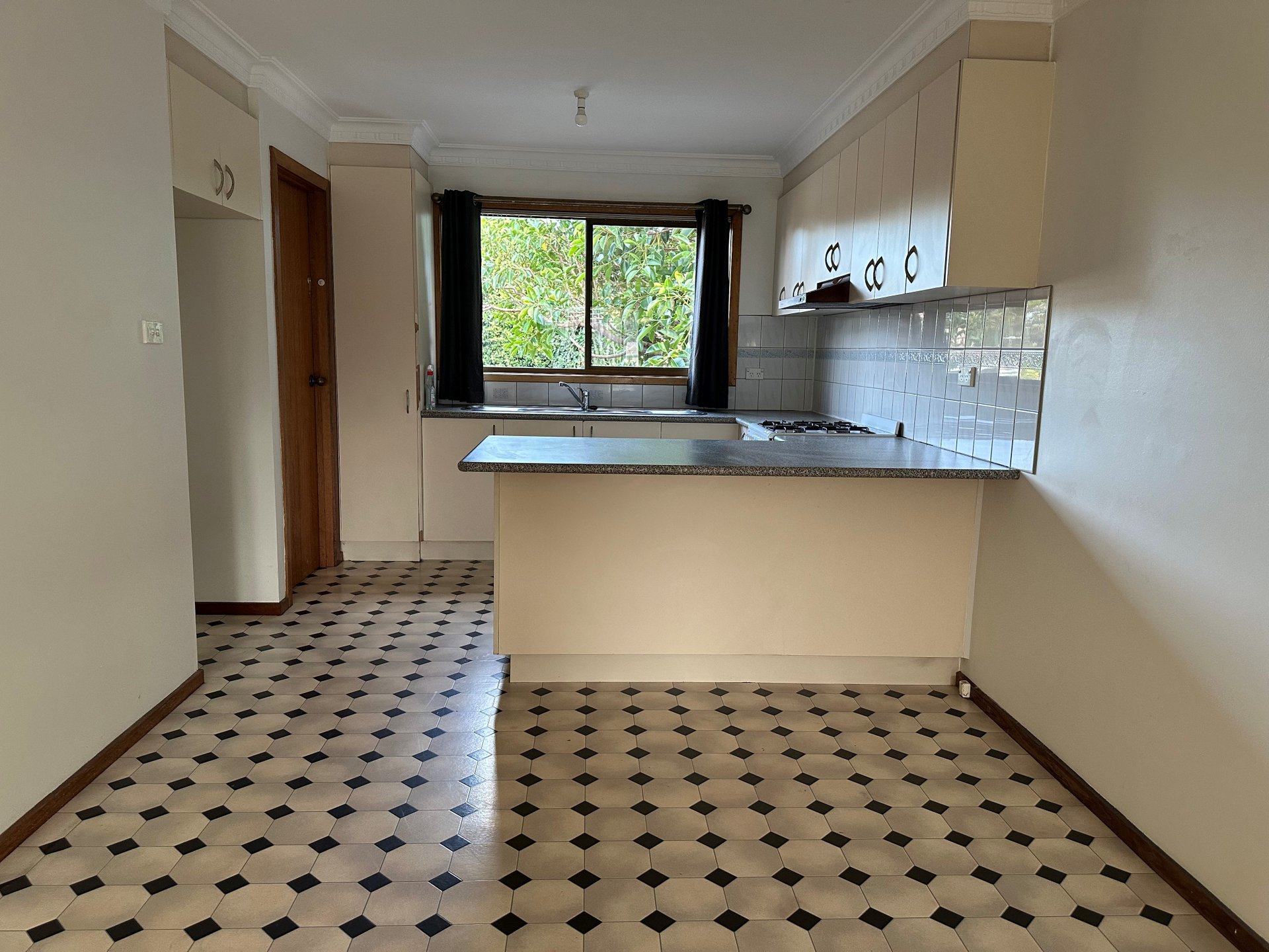 1/19 Riviera Street, Mentone image 8