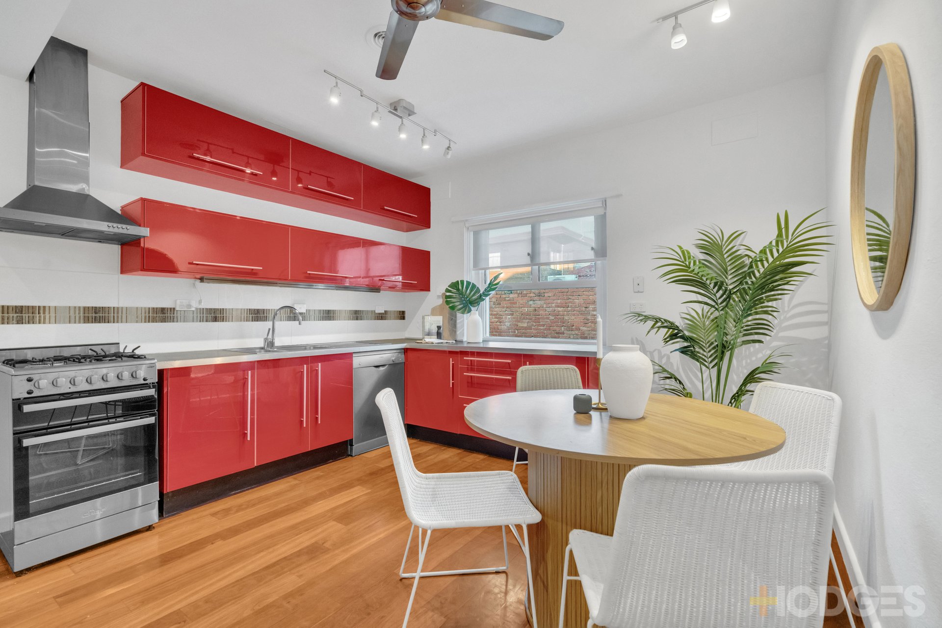 1 / 19 Sunray Avenue Cheltenham