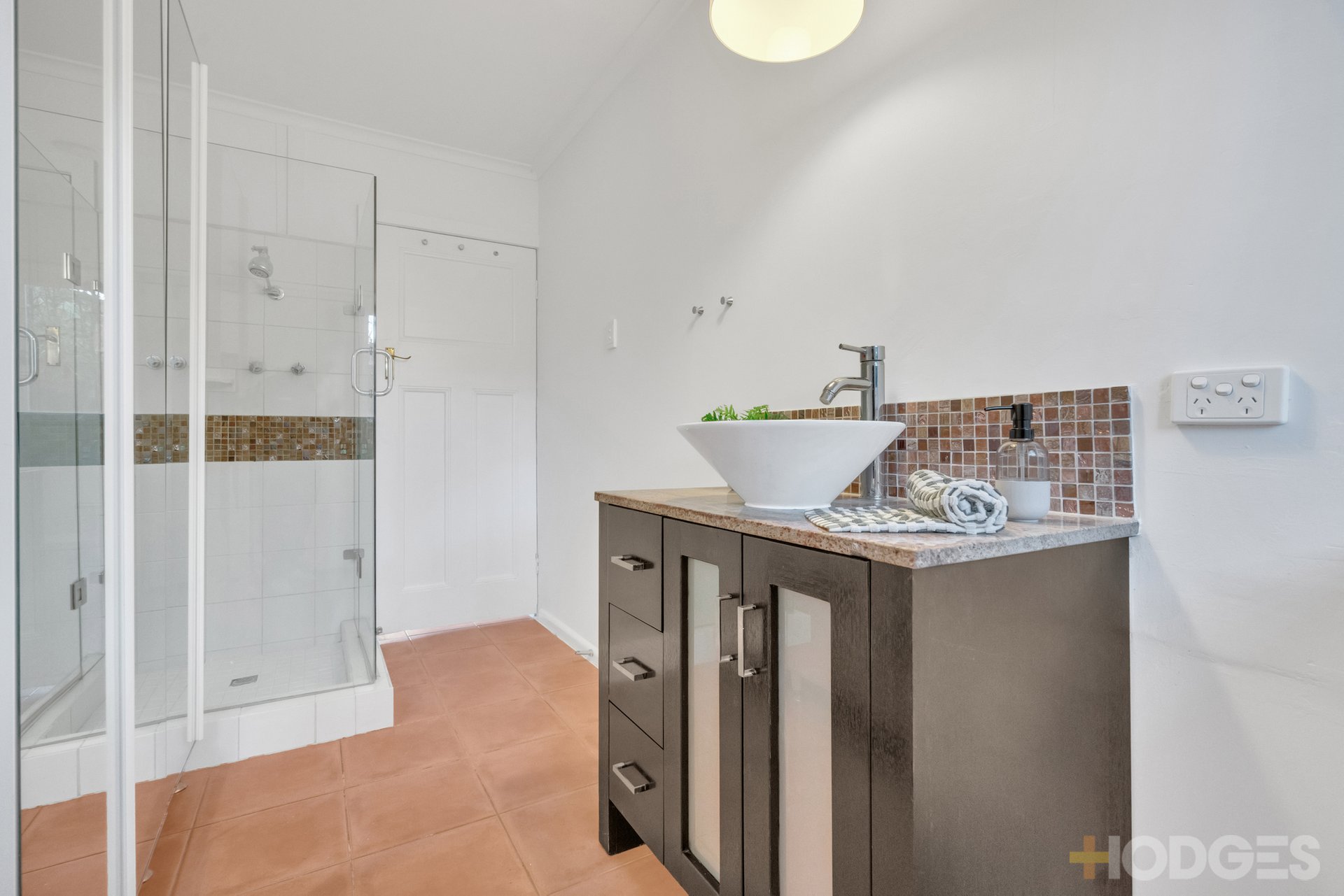 1 / 19 Sunray Avenue Cheltenham