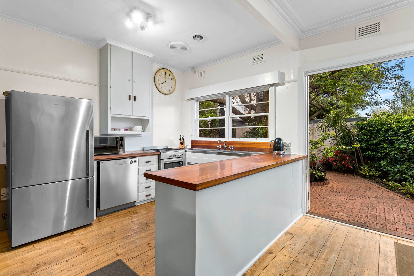 Property Gallery Thumbnail 6