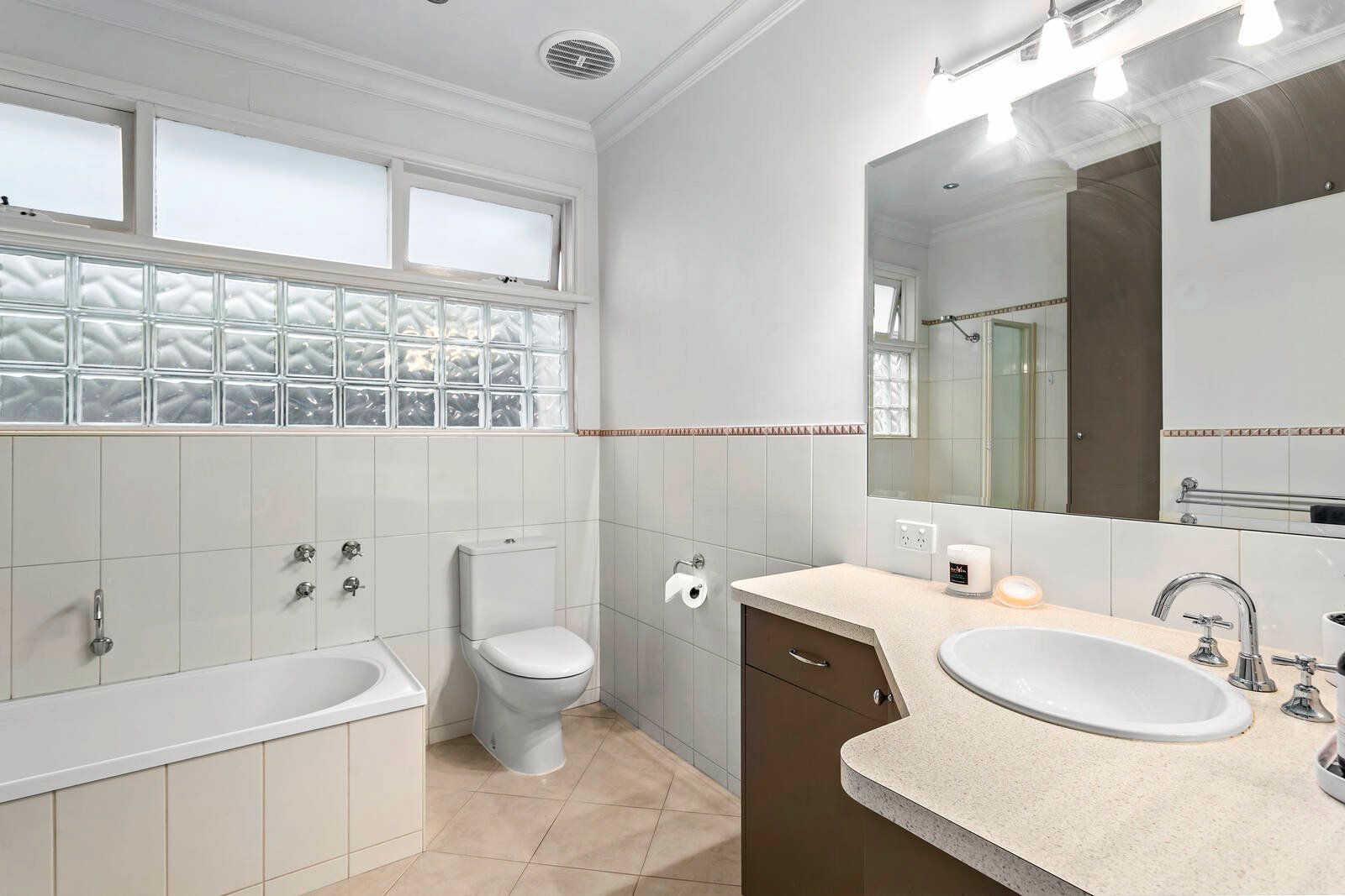 Property Gallery Thumbnail 9