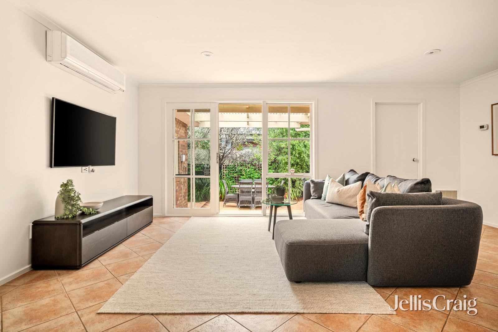 1/190 Weatherall Road, Cheltenham image 8