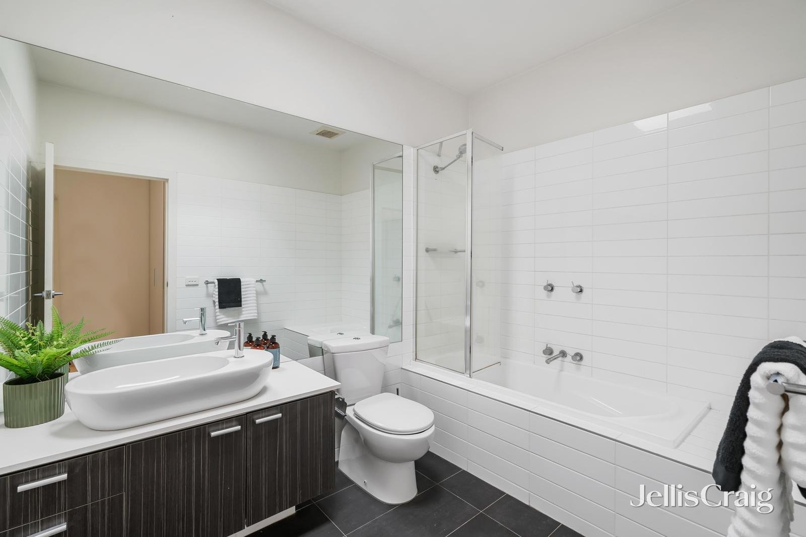 11/95 Manningtree Road, Hawthorn image 6