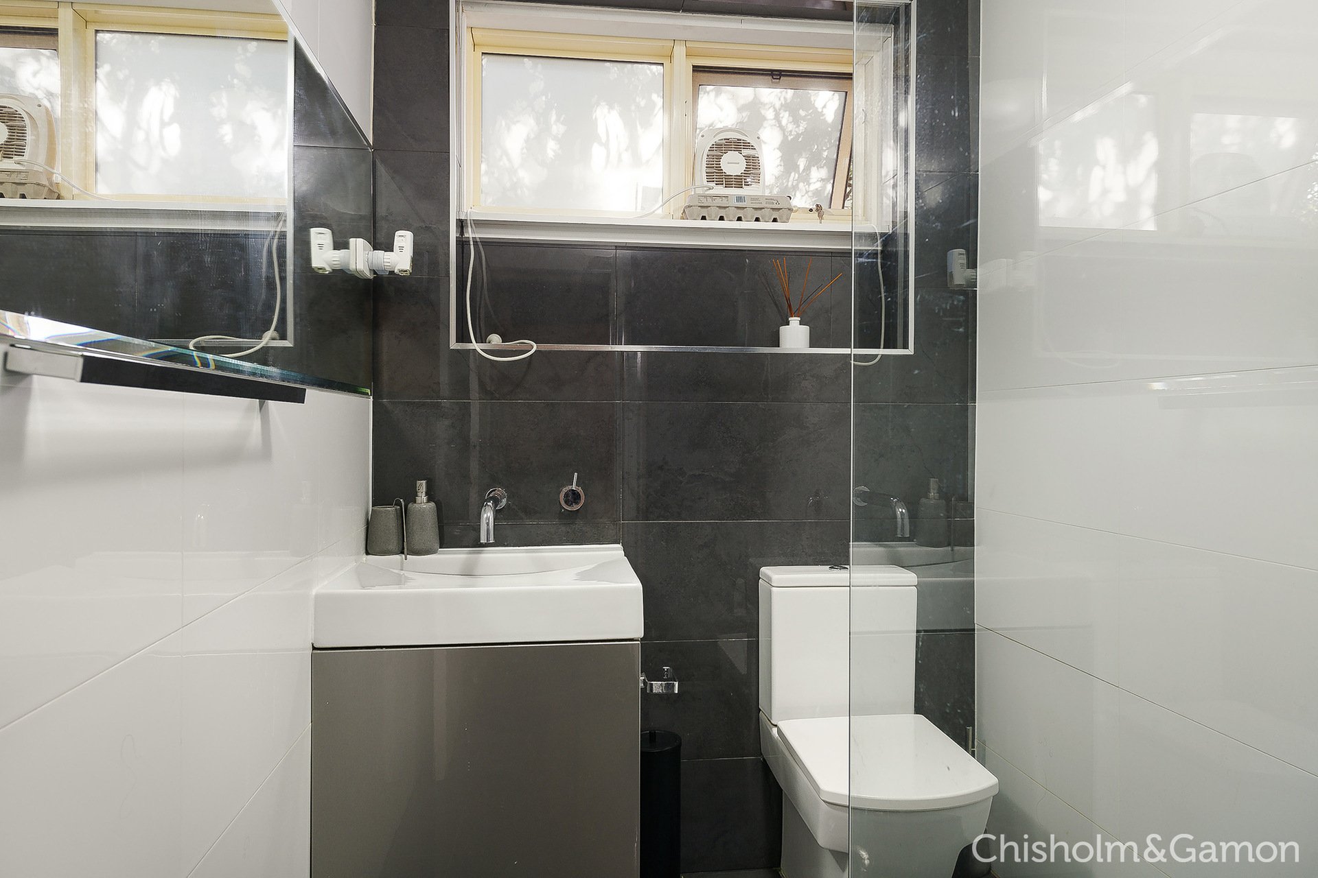 1/197 Brighton Road, Elwood image 7