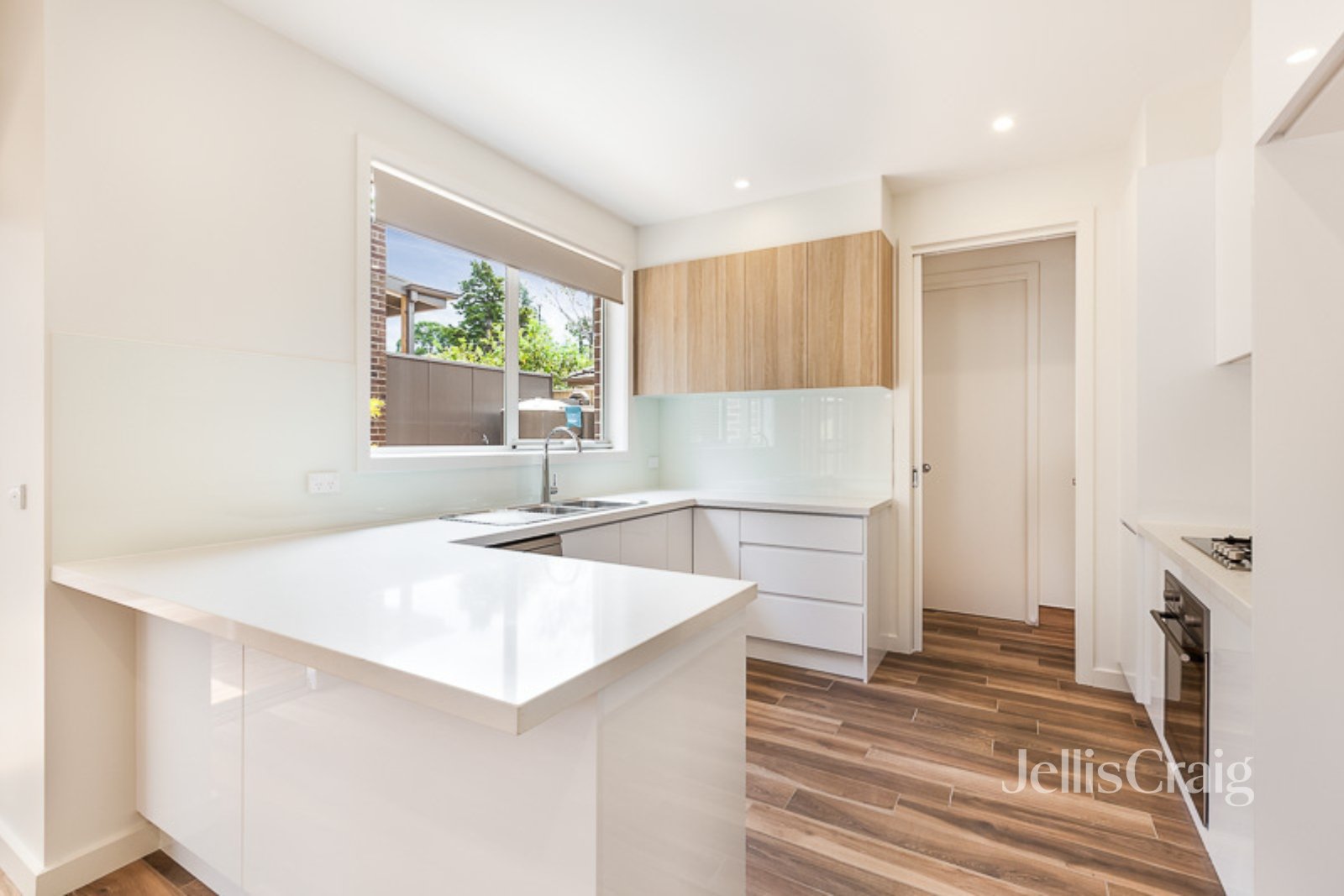 1/199 Mountain View Road, Greensborough image 2